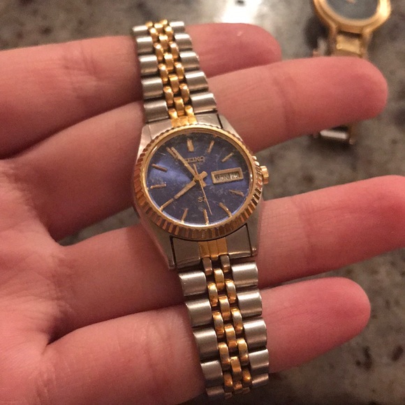Seiko watch in pretty good contrition - Picture 3 of 3